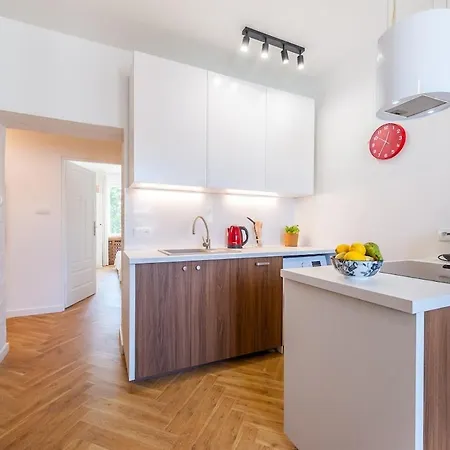 Apartment Stylowy Dla 4 Osob W Centrum Gdyni, 2 Oddzielne Sypialnie, Blisko Skm, 20minut Spacerem Do Morza Gdynia
